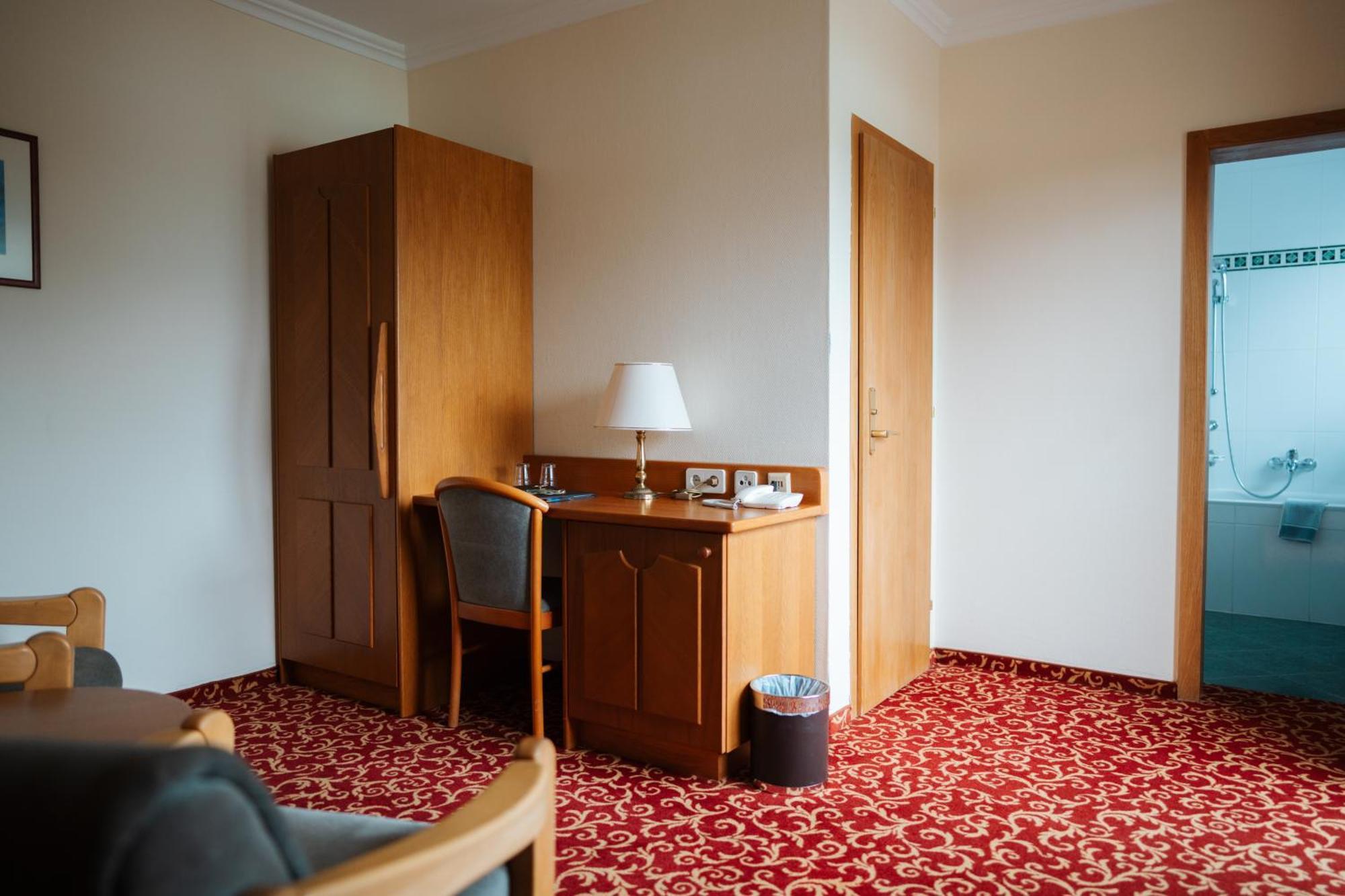 Seehotel Ressmann 드로볼라흐암파케르시 외부 사진